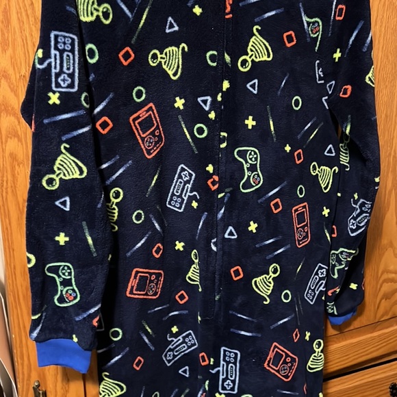 Cat & Jack Video Controller Hooded Big Kid Sleeper. - Picture 5 of 8